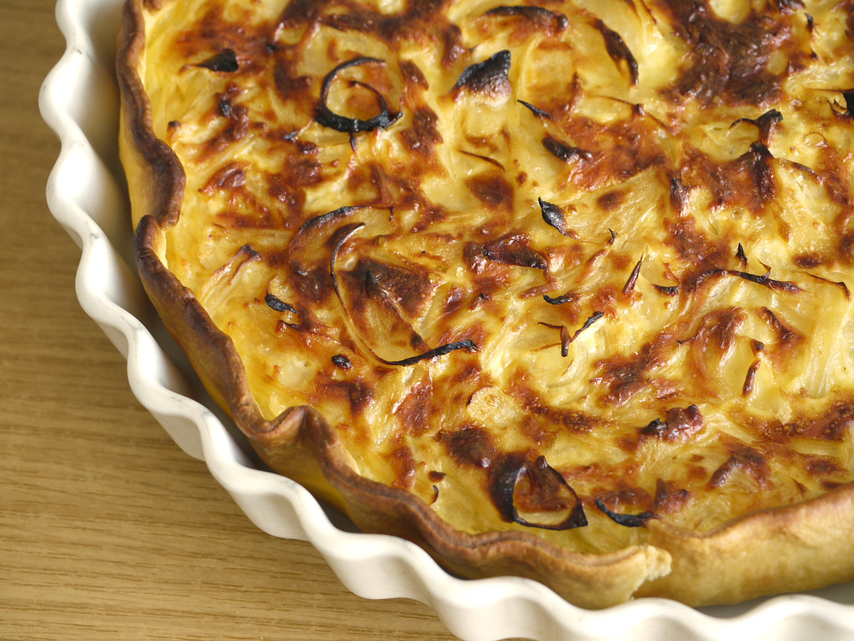 This article will show you how to make a caramelized onion tart.