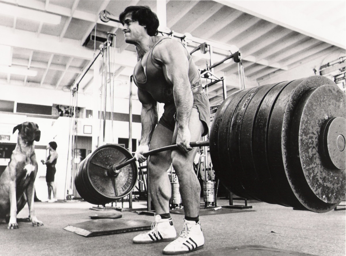 Deadlifts, Squats & Leg Raises: The Best Exercises to Strengthen Abs & Core