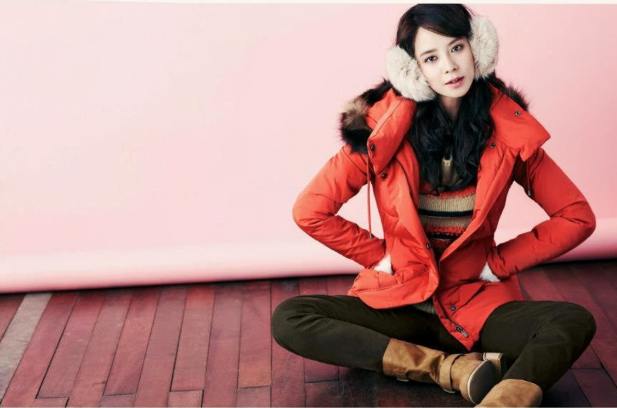 Aside from being a variety star and an actress, Song Ji Hyo is also a model. 