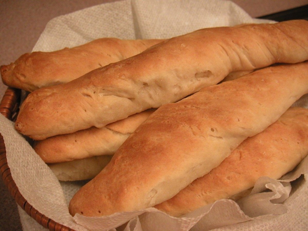 How to Make Breadsticks From Canned Biscuits