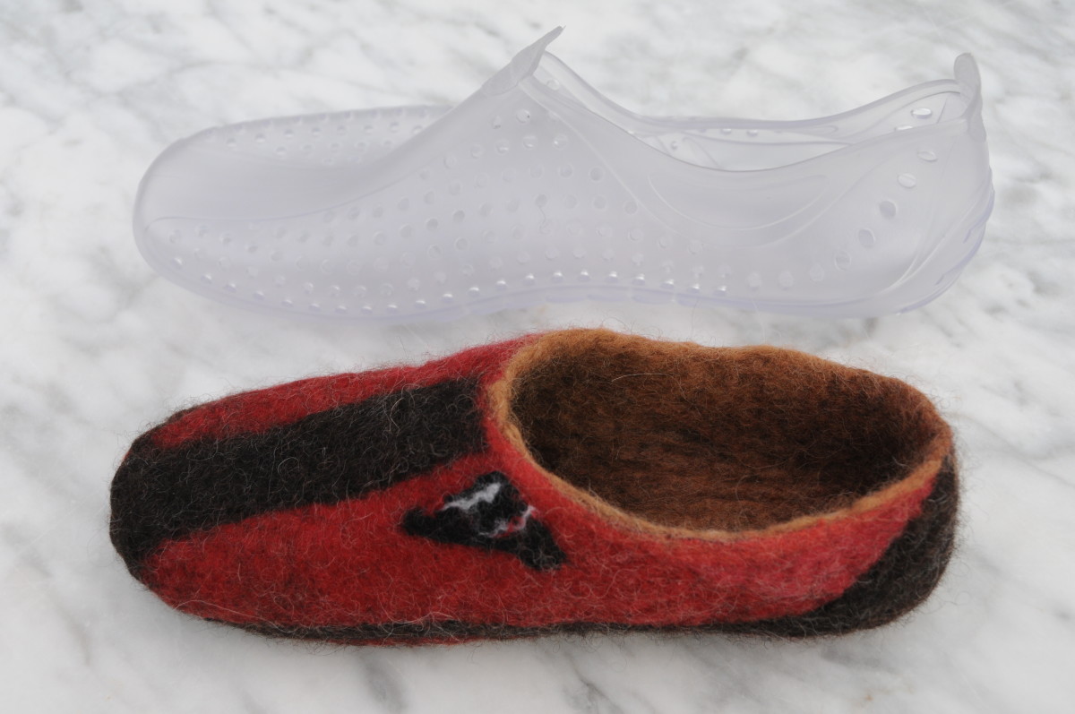 Welt felted slippers: Aqua shoe lasts of the future!