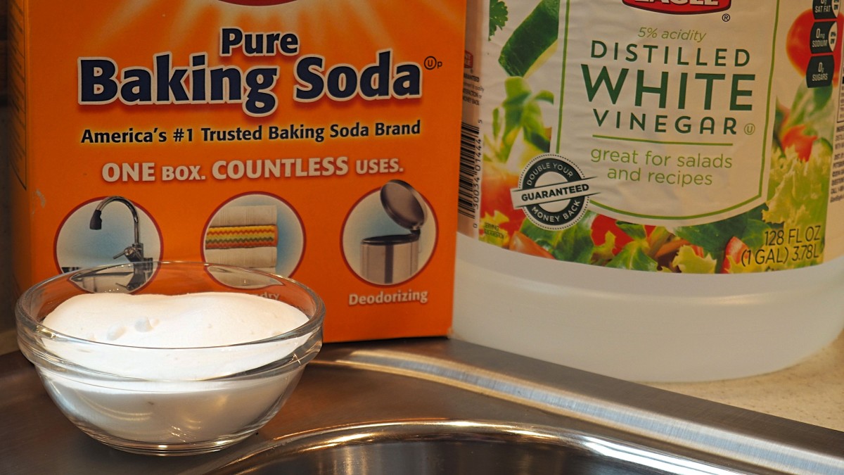 Baking soda and vinegar in combination can sometimes work when it comes to unblocking clogs. The baking soda is added first, followed by the vinegar. The stopper should then be pushed in to contain the resulting reaction.
