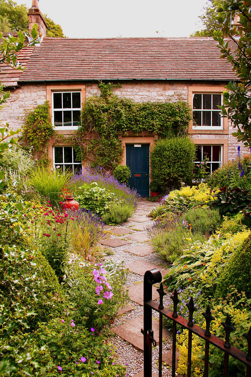 english country cottage garden