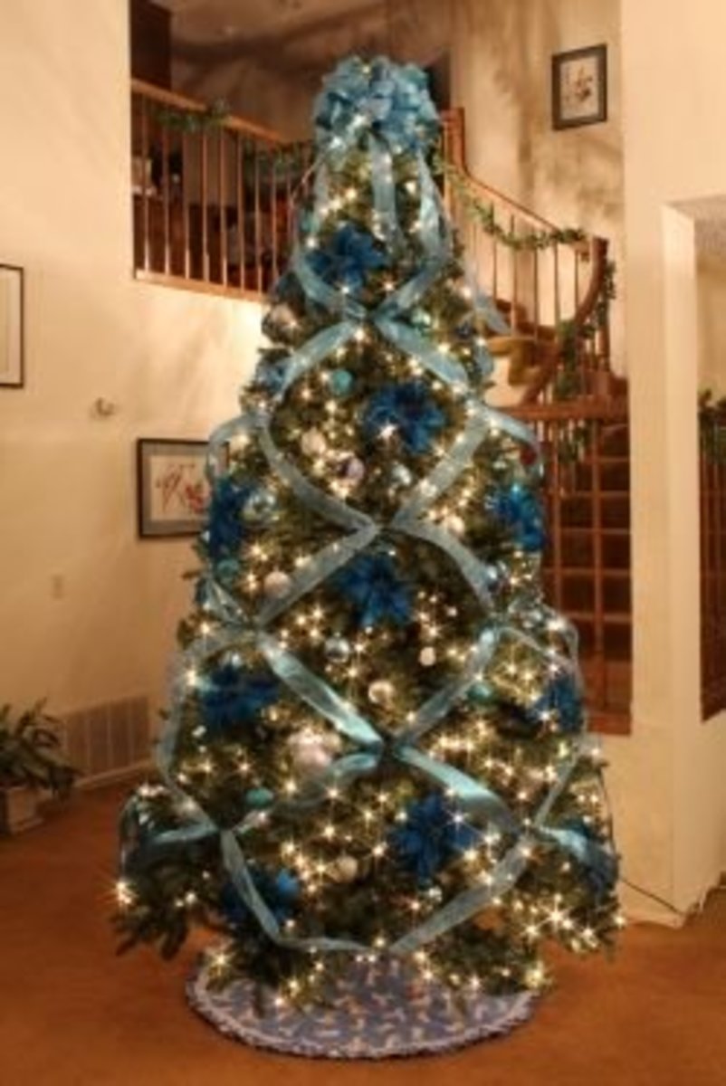 How to Crisscross Ribbons on a Christmas Tree