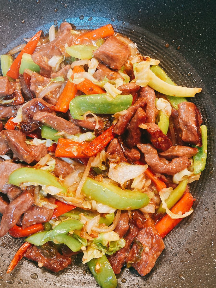 This Mongolian beef is so tasty and so easy to prepare!