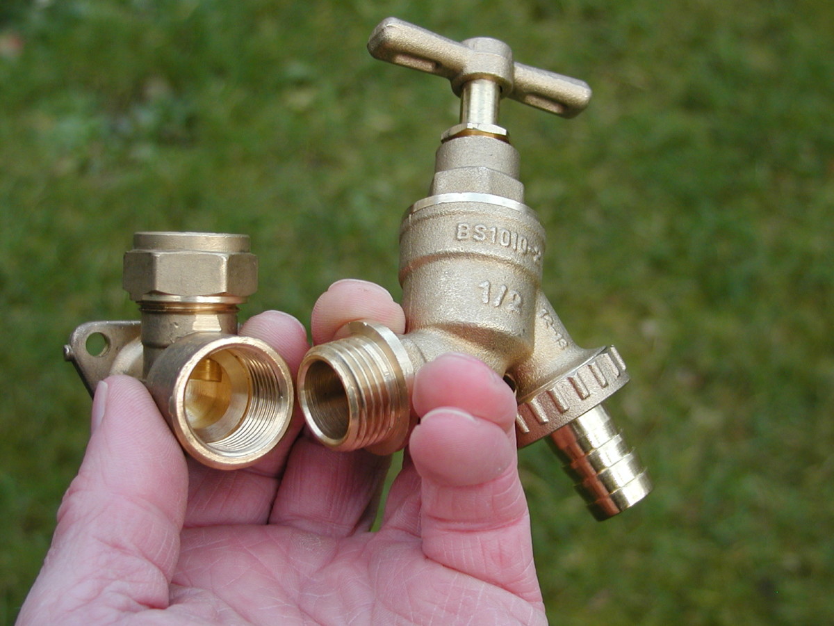 1/2 inch BSP Water Taps with Brass Wall Plate Fixture BS1010-2 