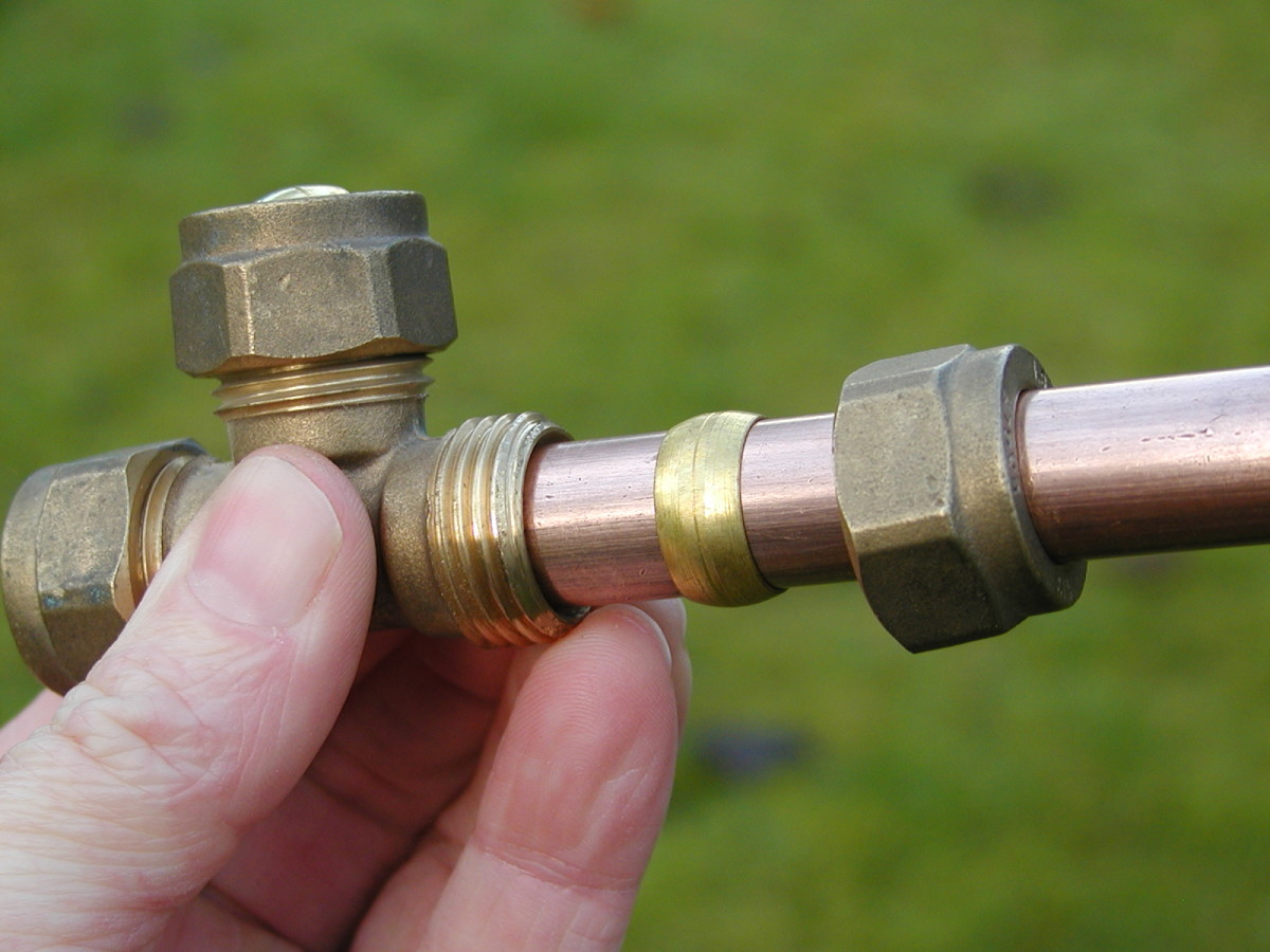 What is the difference between brass and copper pipe for plumbing