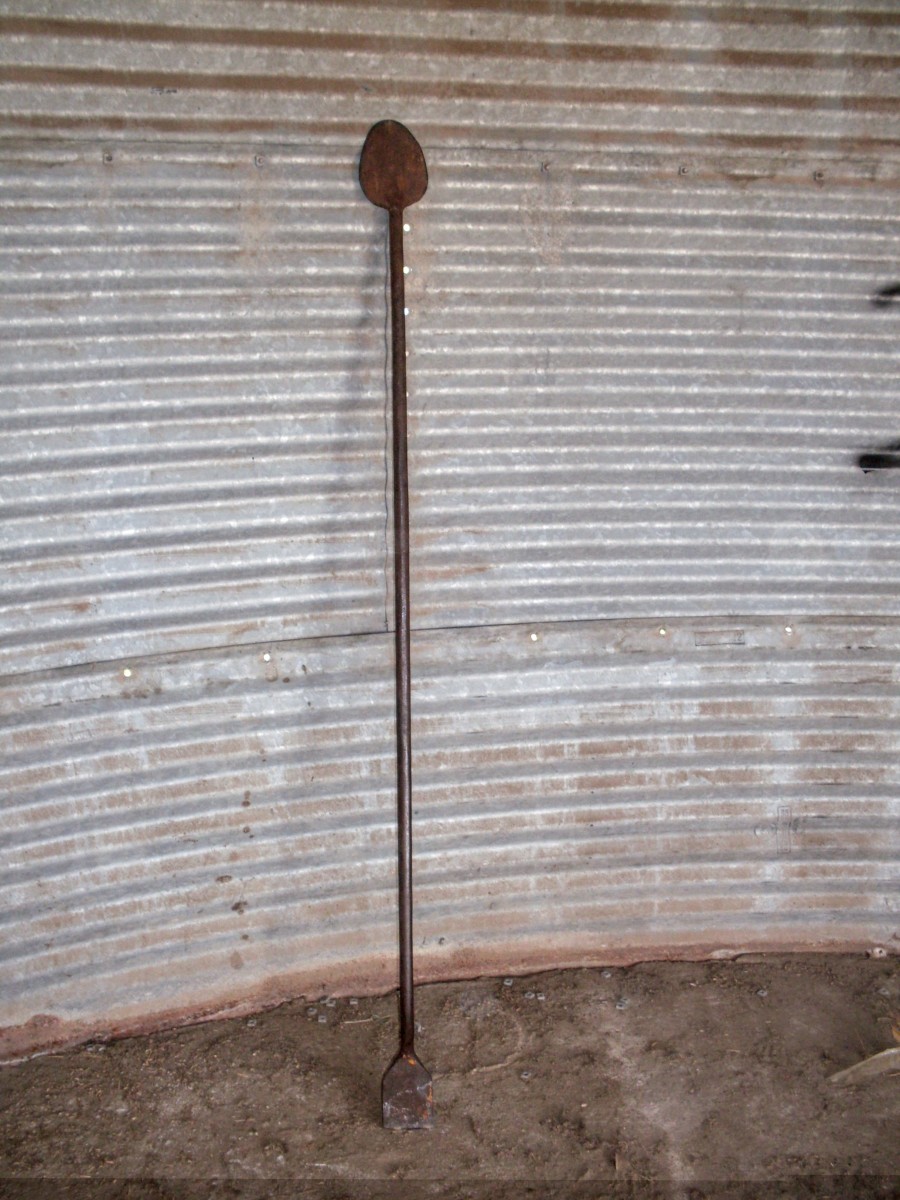 The tool is about five feet long, and is made of steel. The ends are shaped for prying and wedging.