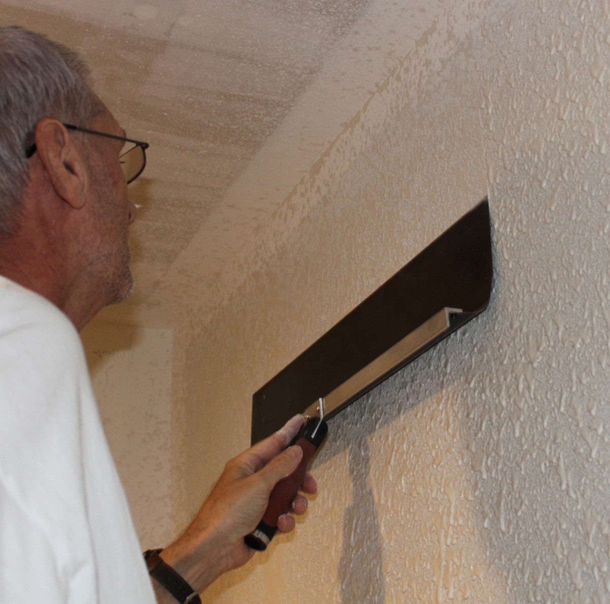 How to Apply Drywall Texture on Walls and Ceilings 
