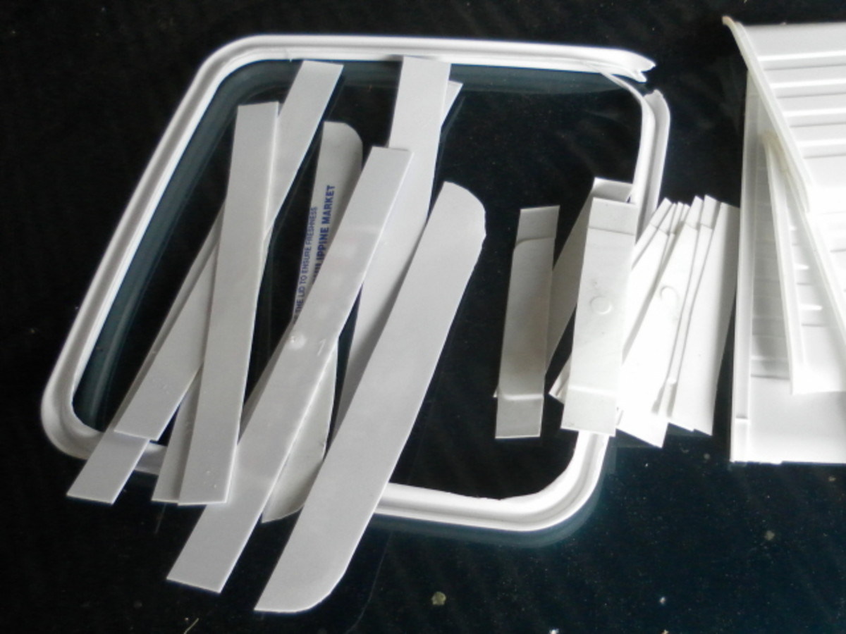 Cut the plastic into strips.