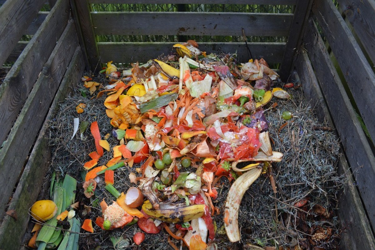 How to Make a Compost Bin From a Plastic Storage Container - Dengarden