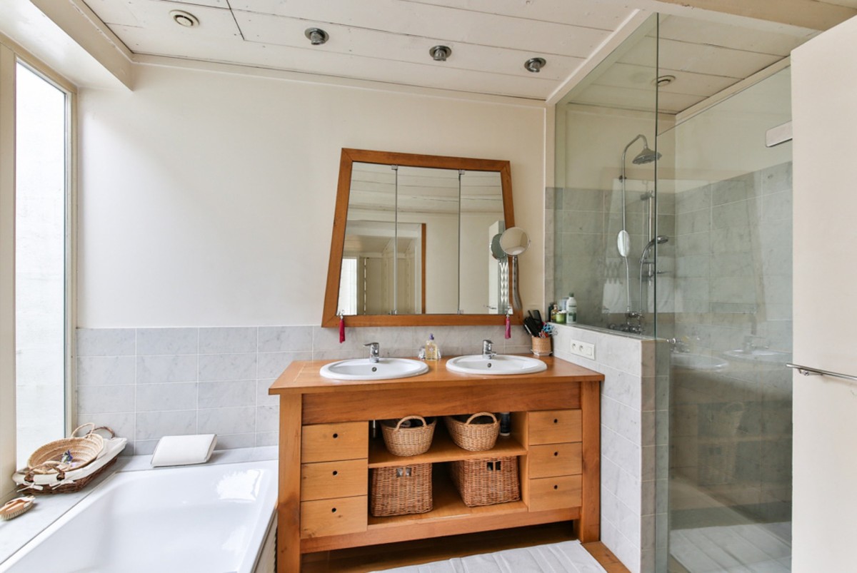 Mirror Above Your Bathroom Vanity, How Big Should Mirror Be Over Vanity