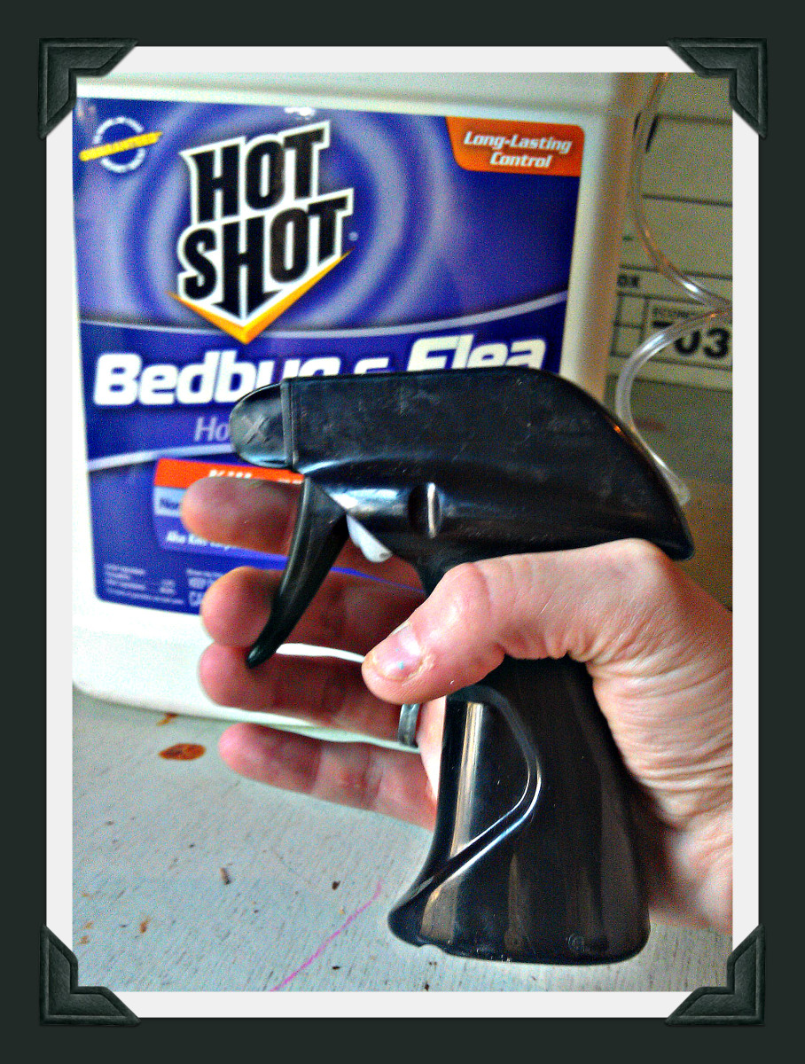 The spray handle that comes with Hot Shot Bedbug & Flea spray.