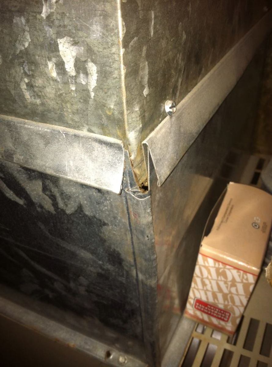 This is the perfect example of a "whistler" gap in duct work.