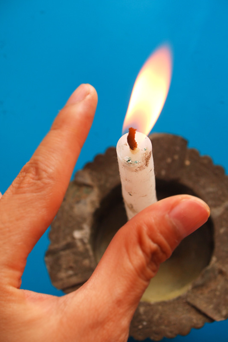 Putting out a candle flame with your fingers—a method reserved for the bravest!