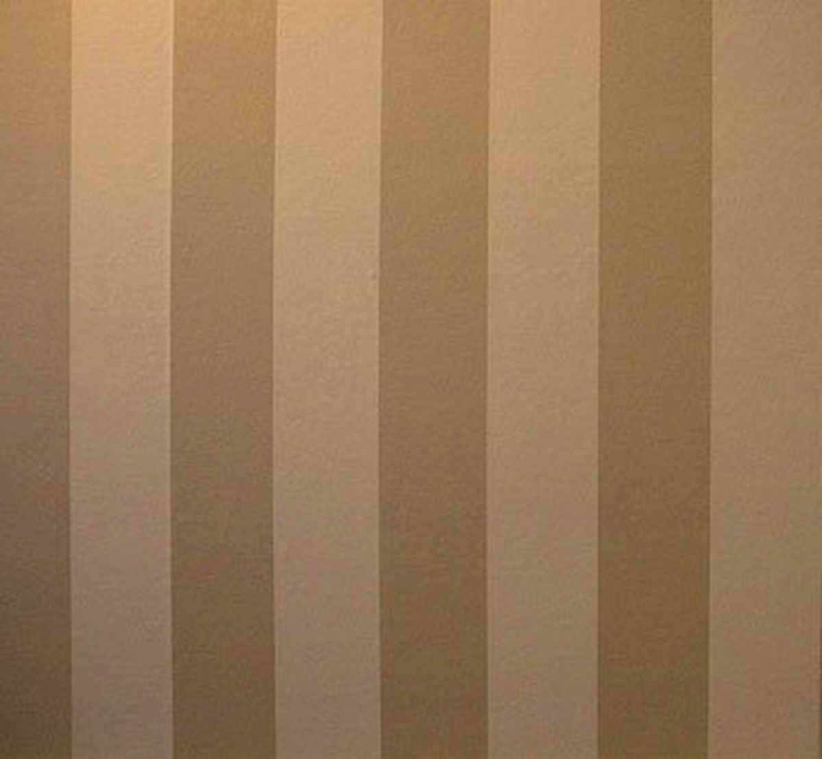 Vertical stripes make walls look taller—just like a striped dress elongates the body!