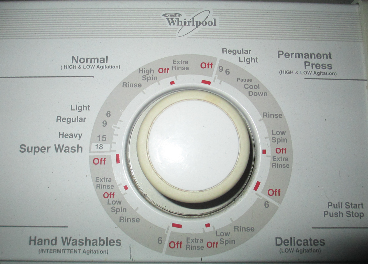 The main dial. This is where you tell the machine what is being washed: A normal load of jeans and such or a load of delicate items such as silk shirts and dresses.