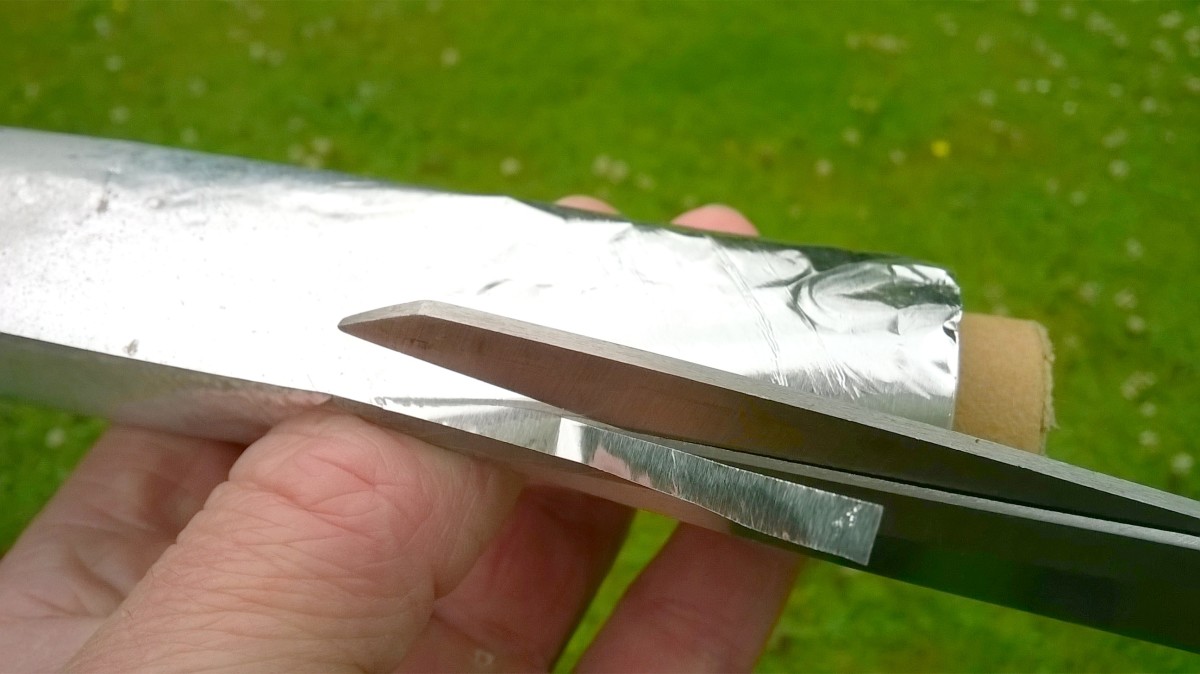 Cut a strip of aluminum foil