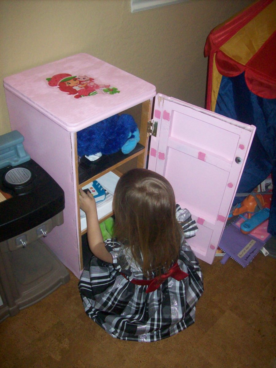 How to Redecorate Items for Reuse as Children's Furniture