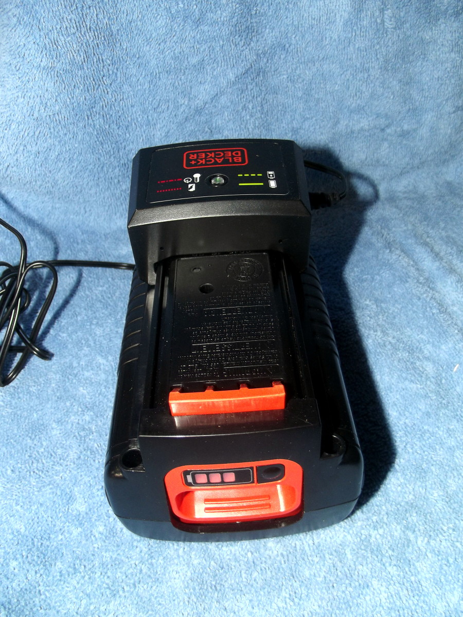 Black & Decker LBX2040 battery connected to  LCS436 charger