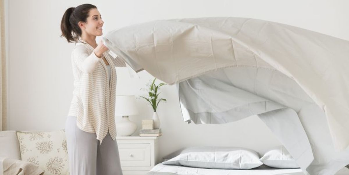 One of the main spring cleaning tips is to completely remove the bedding, wash everything and vacuum the mattress.