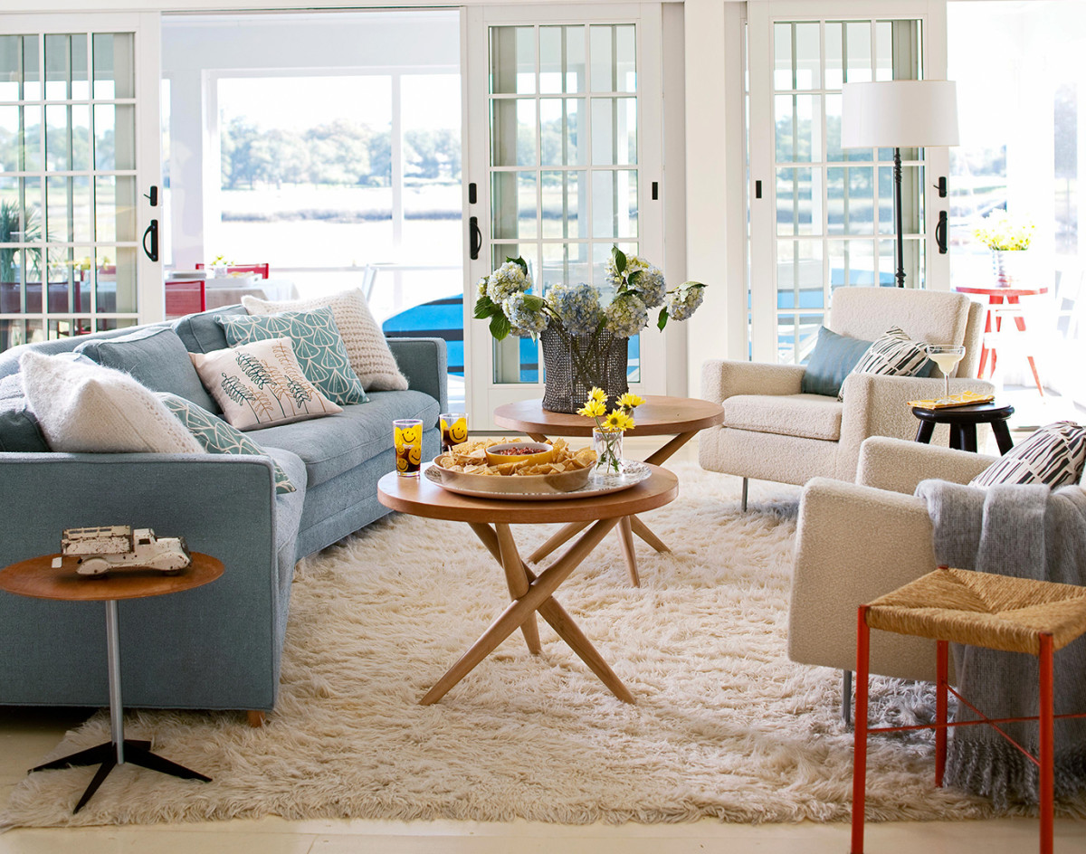 Use minimal furniture pieces to keep your rooms open and breezy. 