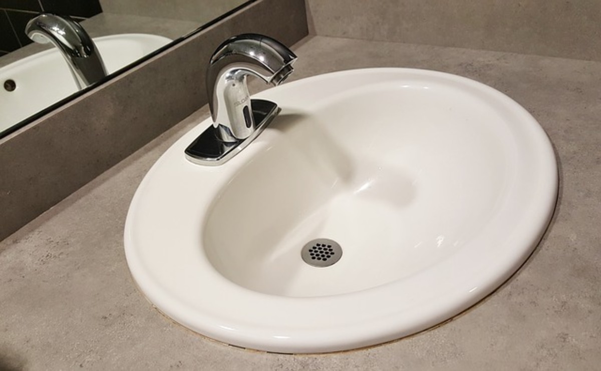Keep your sink squeaky clean for guests with this handy trick.