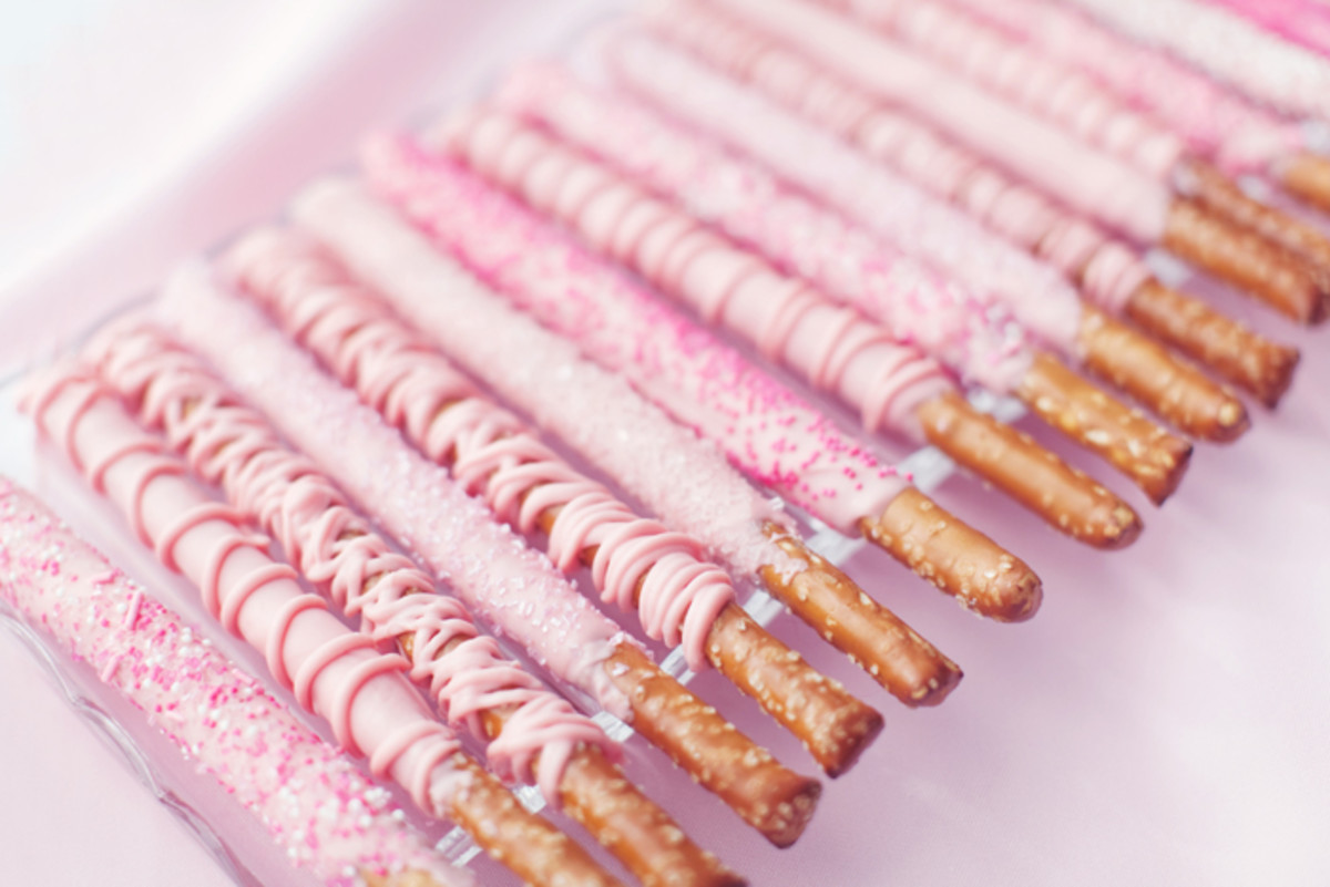 Dipped pretzels are easy-to-make and delicious bake sale items