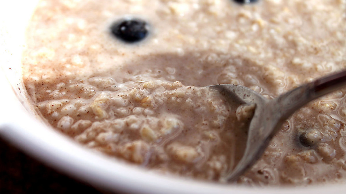Oatmeal is both high in fiber and known to reduce inflammation and improve cardiovascular health.