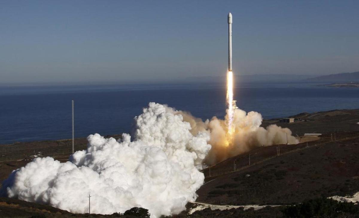 What Is SpaceX, the Heavy Falcon, and the Push for the Colonization of Mars?