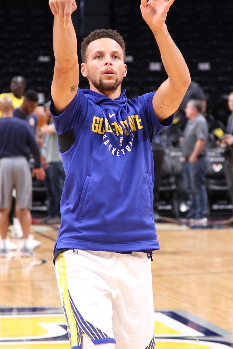 Stephen Curry practices prior to the start of a game.