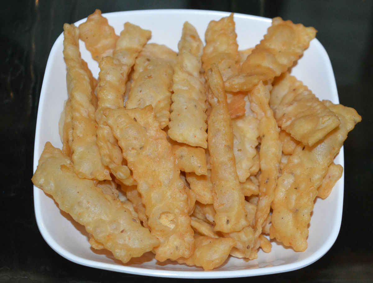 How to Make Delicious, Crunchy Homemade Cheese Crackers - Delishably