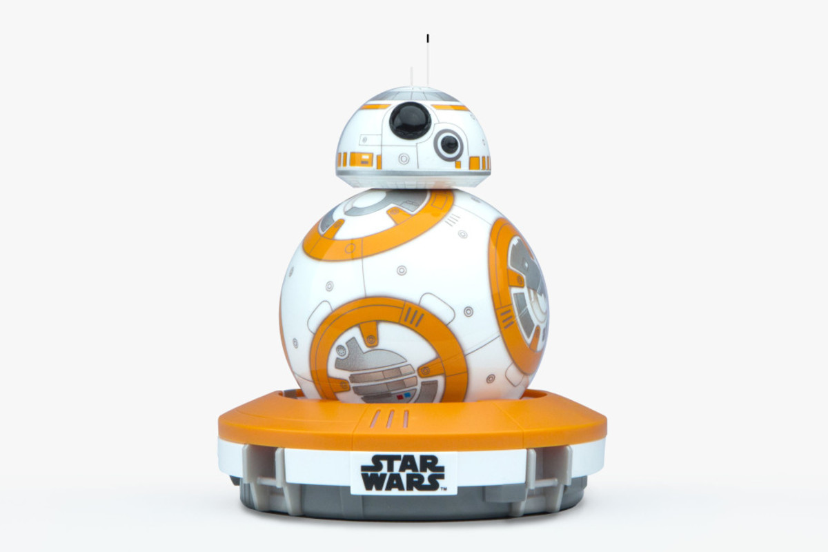 The Sphero BB8 droid doesn't come with a remote control. Instead, you control it through an app on your smart device.