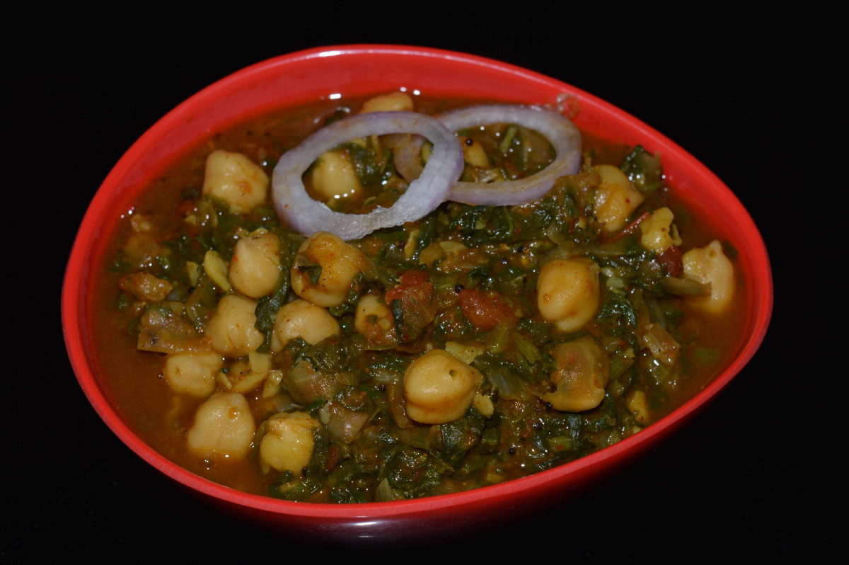 Spicy Spinach and Chickpea Curry Recipe (Palak Chole)