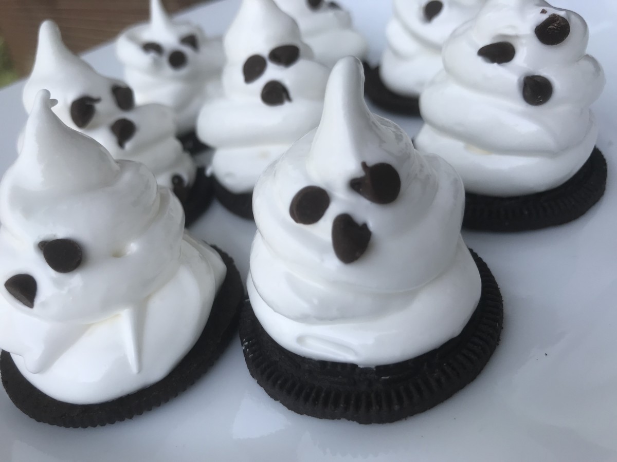 Spooky Homemade Marshmallow Ghosts for Halloween