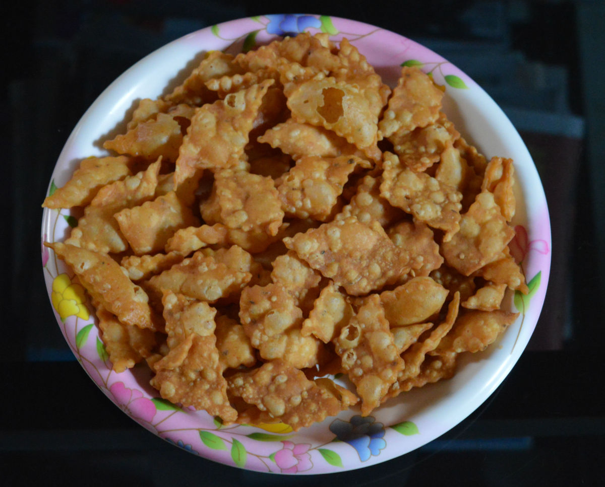 How to Make Spicy Diamond Cuts (Khara Shankarpali): Crunchy and Savory ...