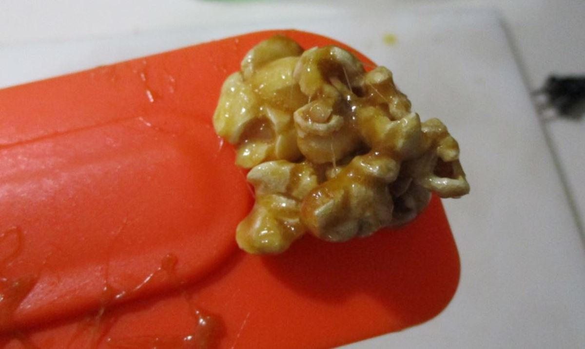 minnesota-cooking-popcorn-with-caramel-coating