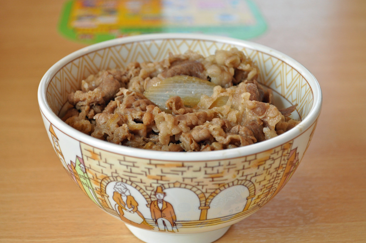 A sukiya gyu-don bowl