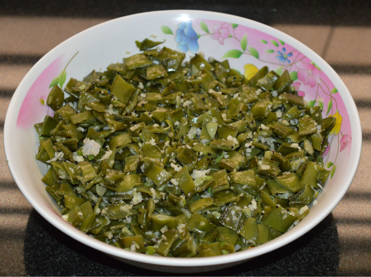 Chapparada Avarekai (Indian Broad Beans) Stir-Fry Recipe