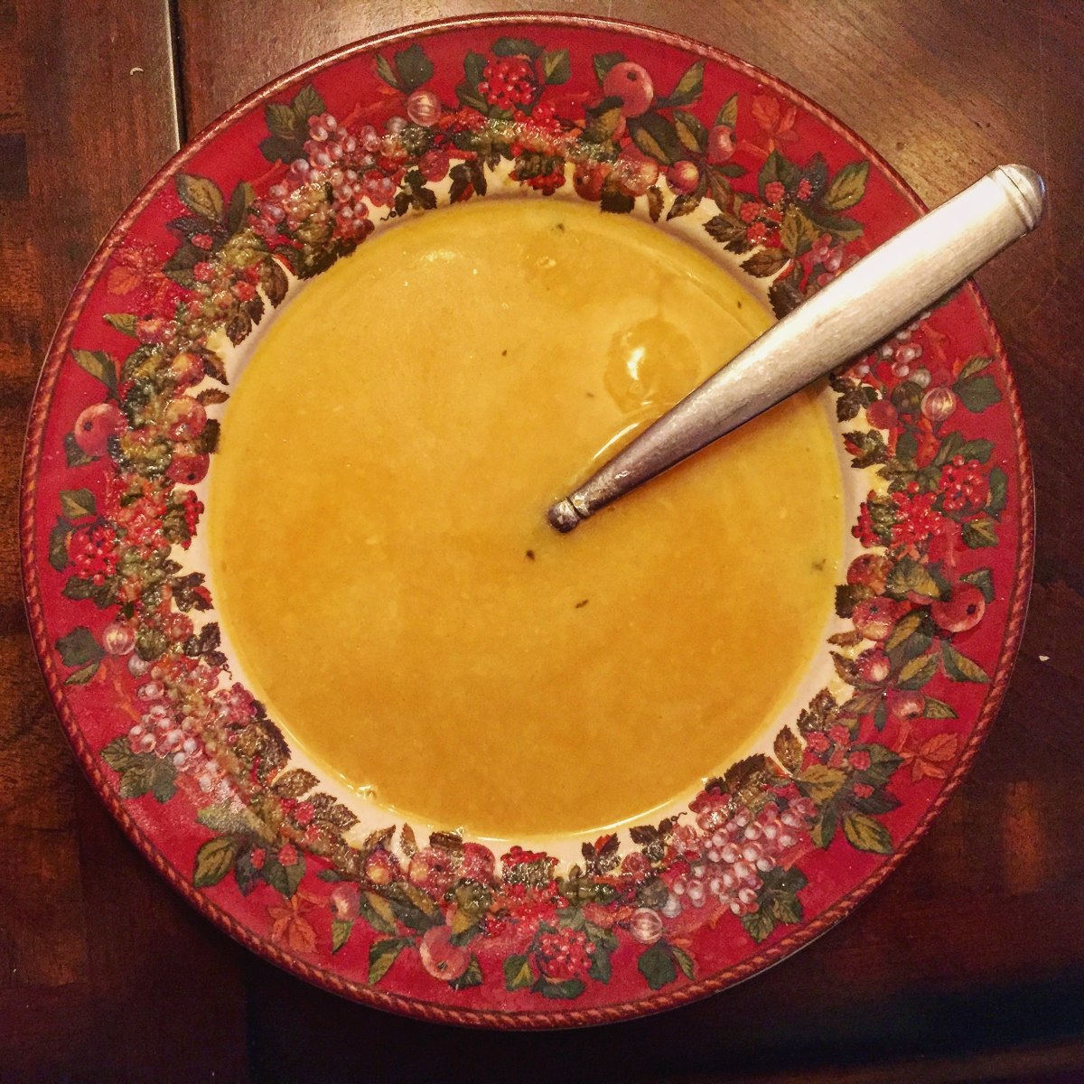 This soup looks even more delicious when placed in one of my grandmother's beautiful old soup bowls!