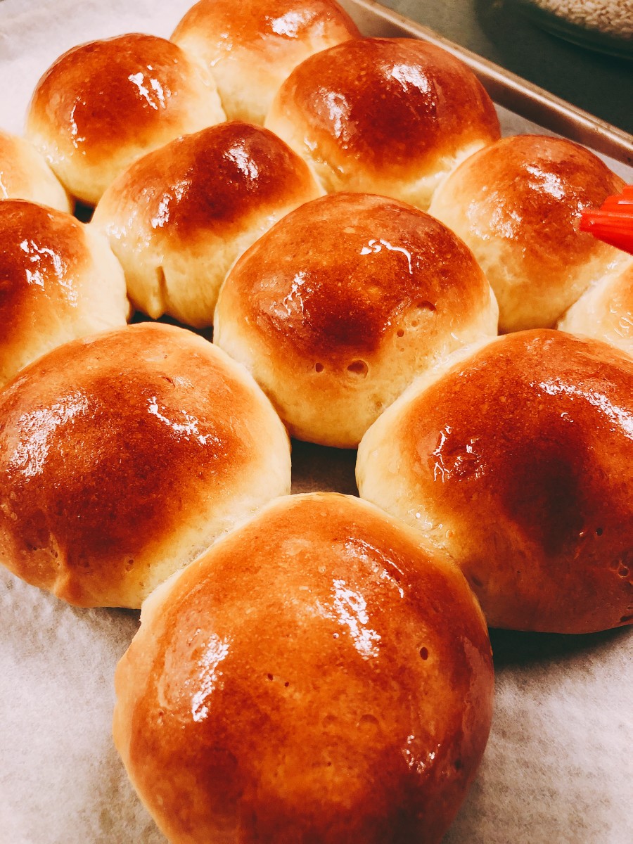 How to Make Basic Dinner Rolls Delishably