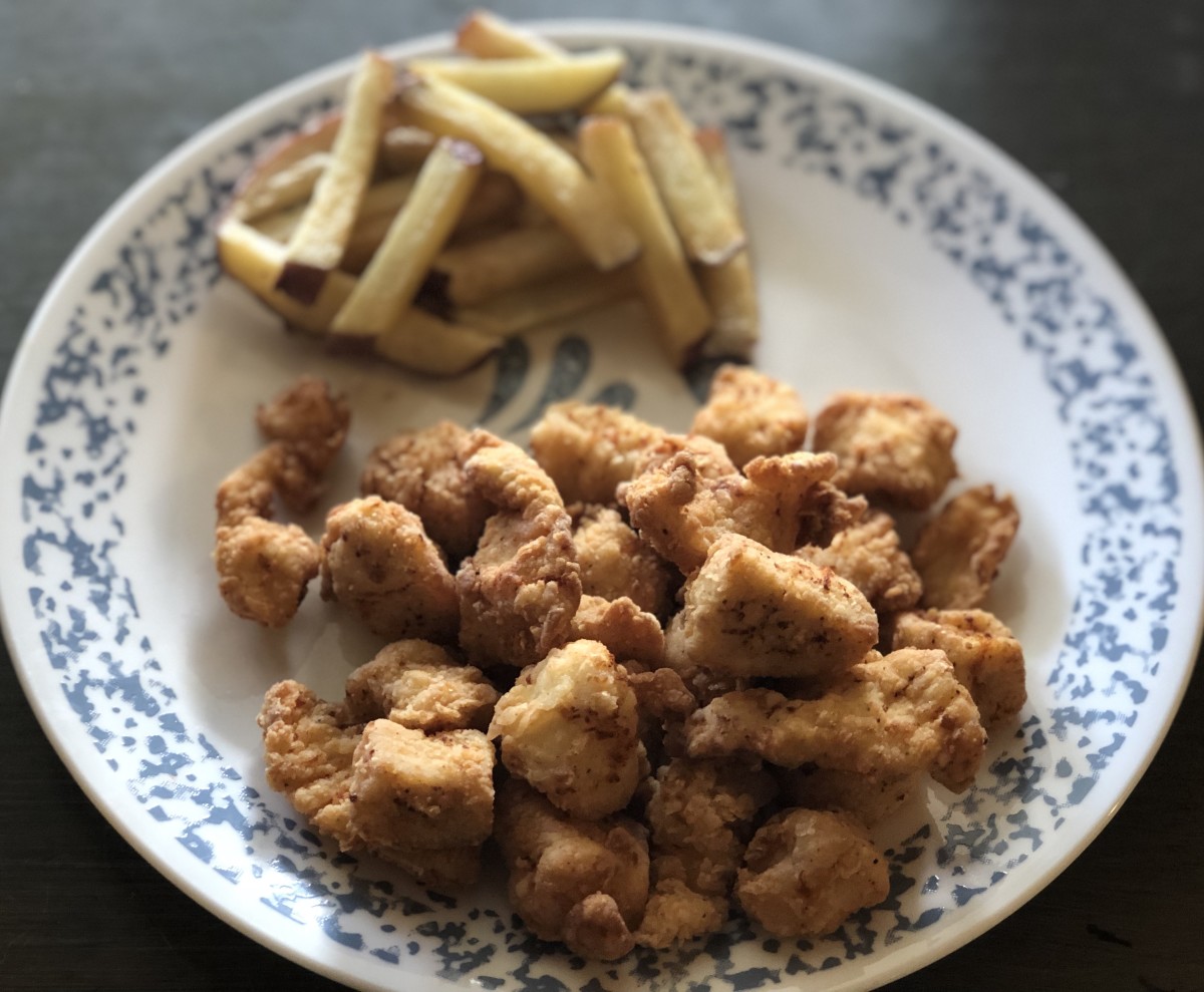 Crispy Restaurant-Style Chicken Nuggets With Dipping Sauce