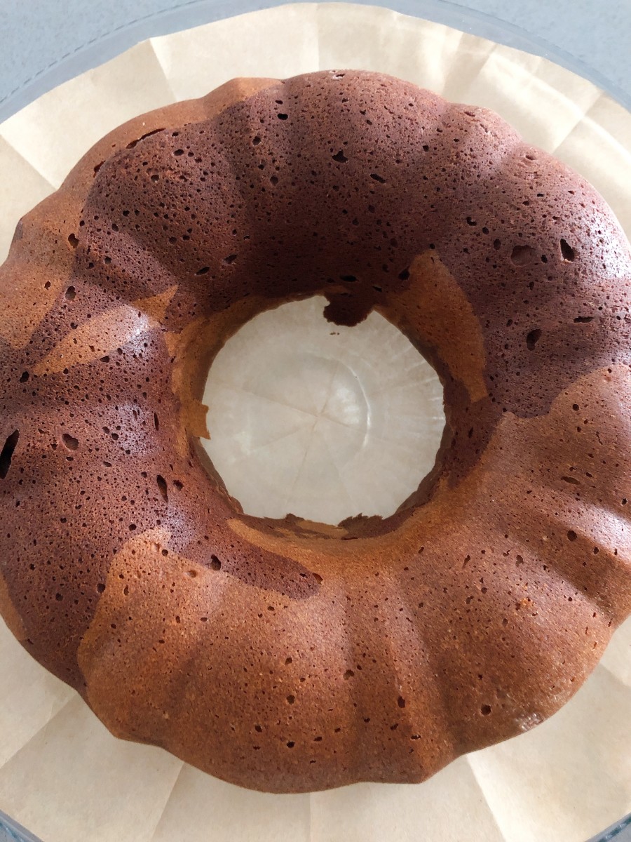 Follow the recipe below to make a yummy marble cake like this!
