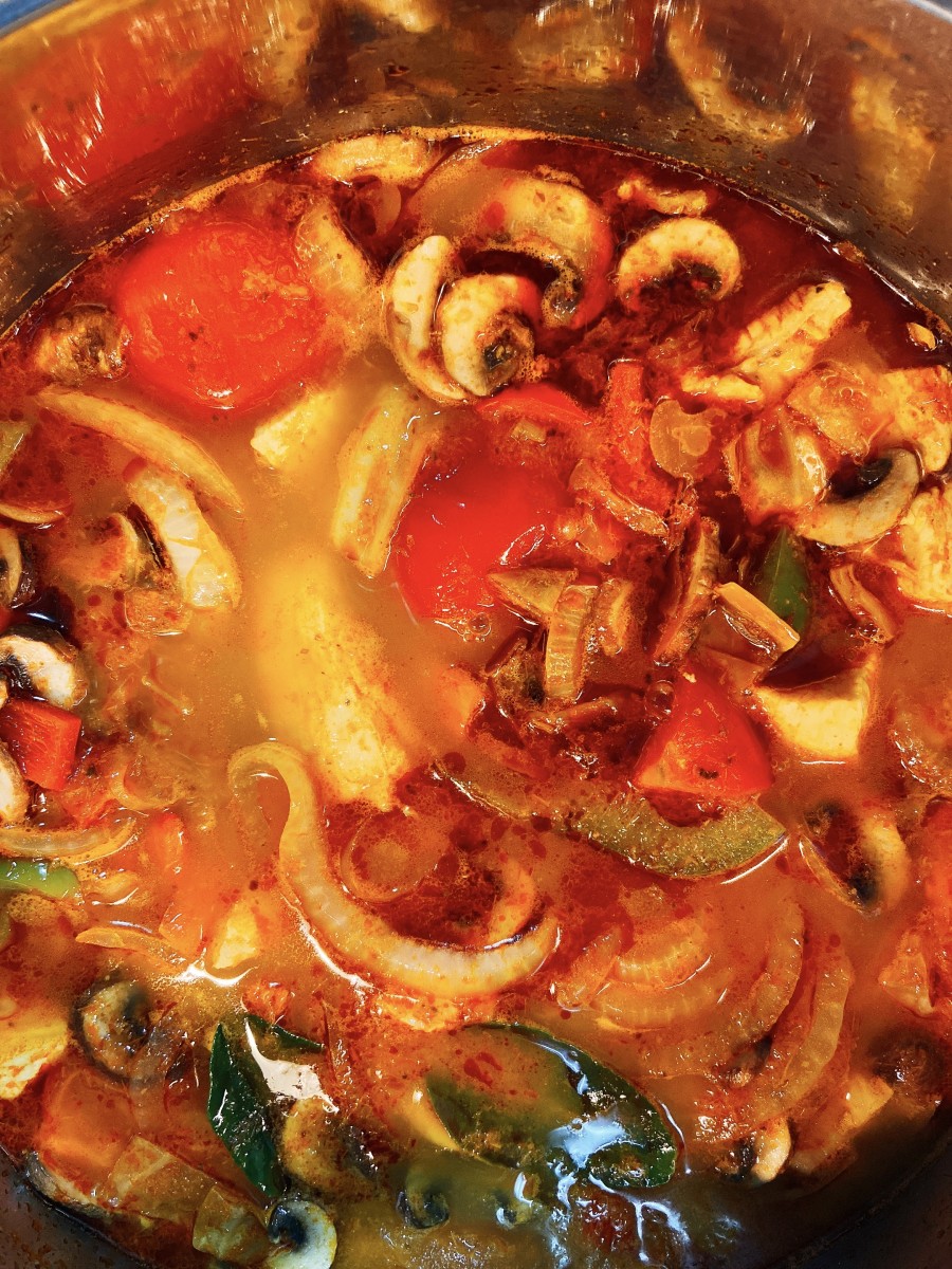 Sweet, sour, and spicy tom yum soup is ideally served with steamed white rice.