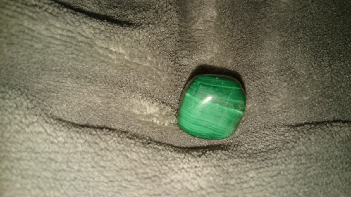 Malachite enhances insight and intuition. 