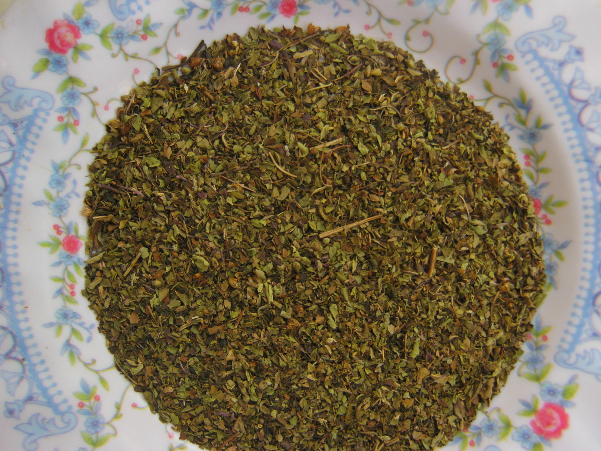 Tulsi green tea leaves