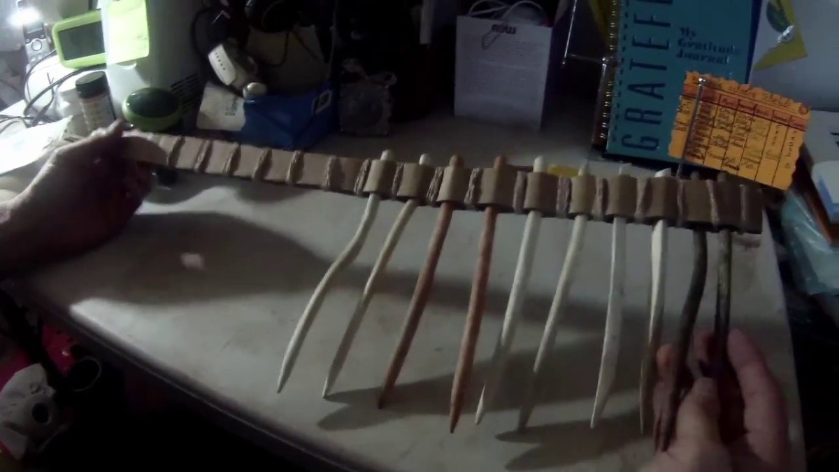 This jig will hold multiple pieces like these hair sticks securely so that you can paint them one end at a time and have them dry before reversing them in the jig to do the second end.