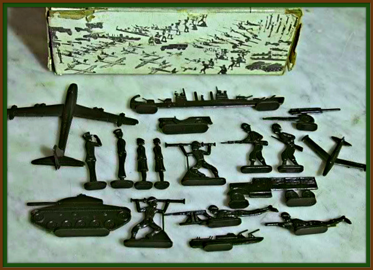 100-pieces-toy-soldier-set-with-a-toy-storage-footlocker-box-lucky-products-inc