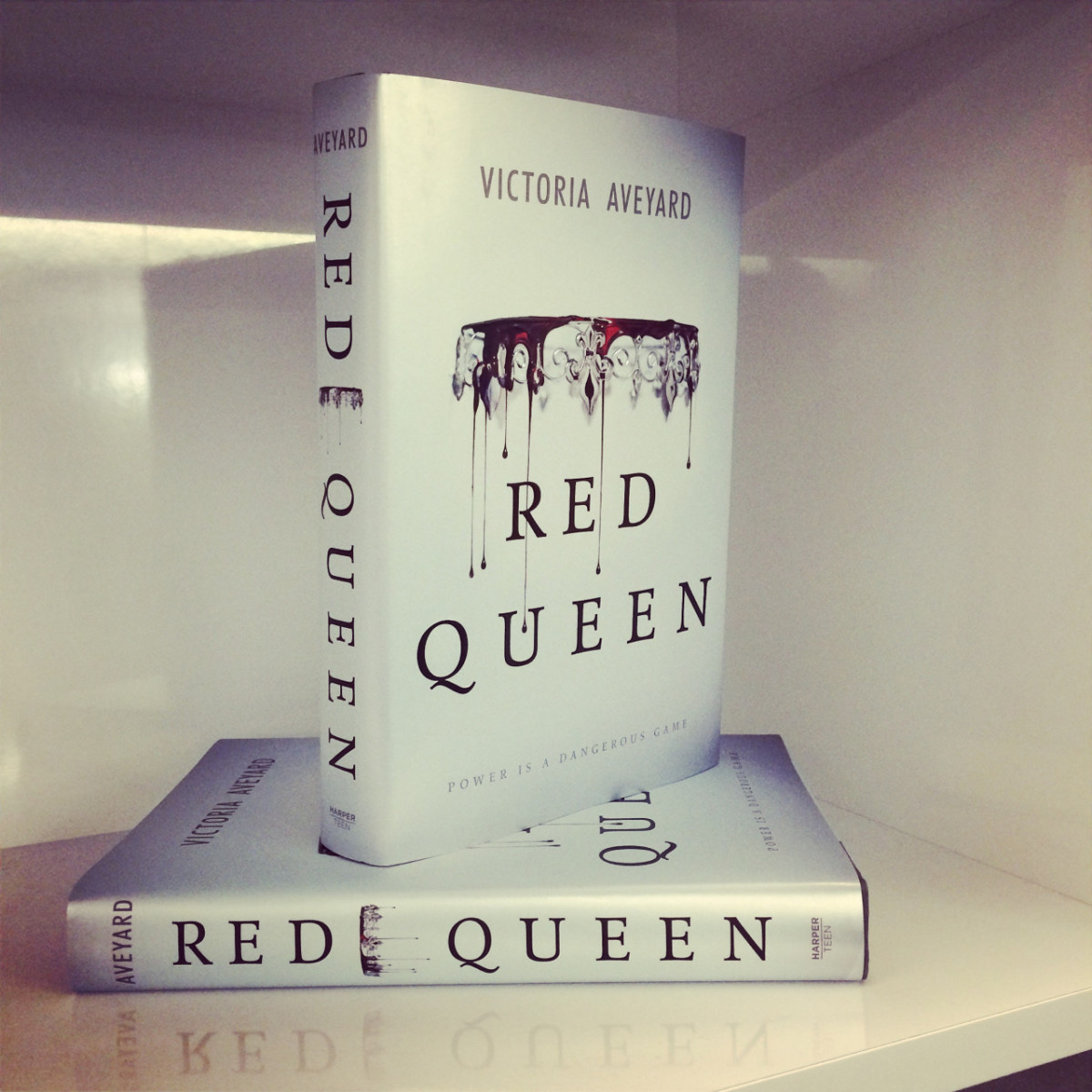 book-review-red-queen-by-victoria-aveyard