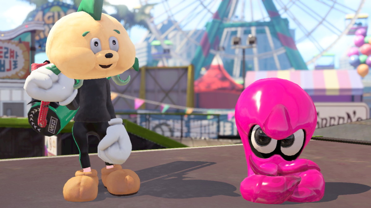 My Octoling with the Octoling Octopus Amiibo.This outfit creeps me out a little.